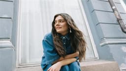  FERGEBILLETT | Emelie Hollow - Singløya