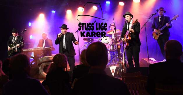 STUSS'LIGE KARER i Bakgården på Kaffka 29.05. kl. 21