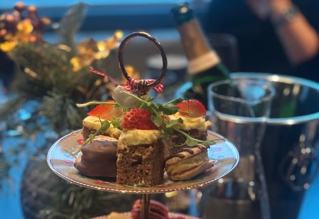 Tipsy Afternoon Tea & Smaking av Sommerens Bobler 9.mai