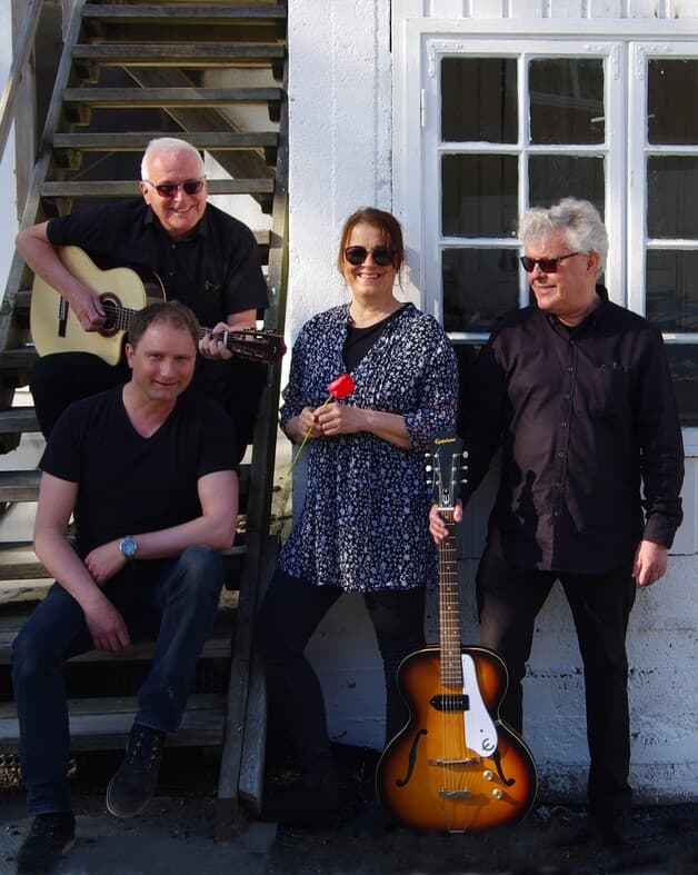 MossaNova i Cafe Røed lørdag 2. mai