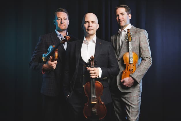 Osascena spesial: The Nordic Fiddlers Bloc + Voss Spelemannslag hjå Vossabia