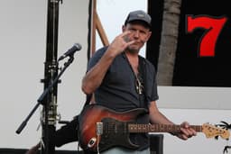 BJARTE AASMUL MED BAND