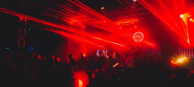 Rave i hemmelig lokal!