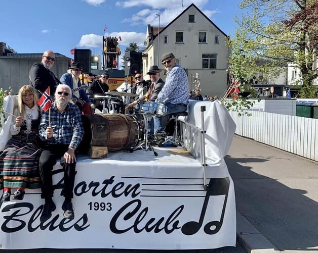 Efta-blues med 17 mai bandet.