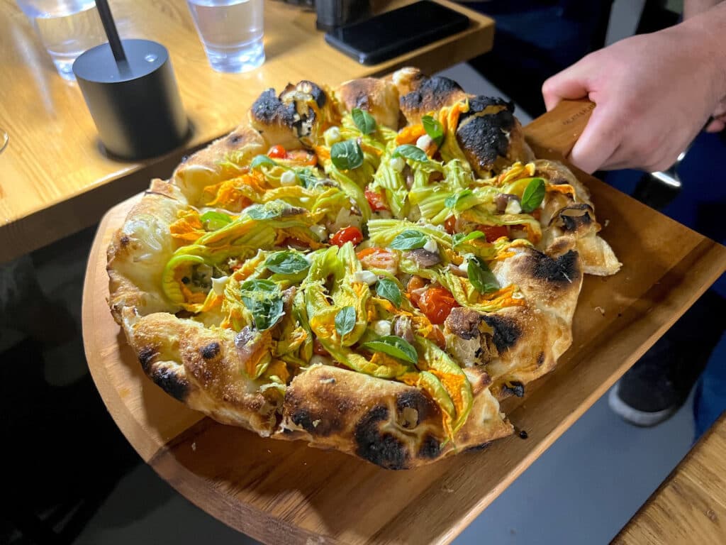 L.A.s beste pizzeria flytter