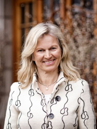 Seks av ti skal pÄ julebord